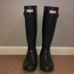 Hunter tall rain boots. Size 5